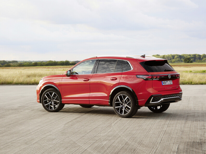 DB2023AU01068_large copia.jpg