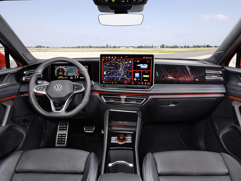 DB2023AU01079_large copia.jpg