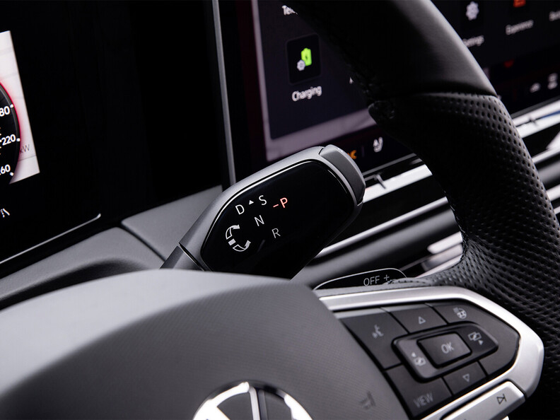 DB2023AU01114_large copia.jpg