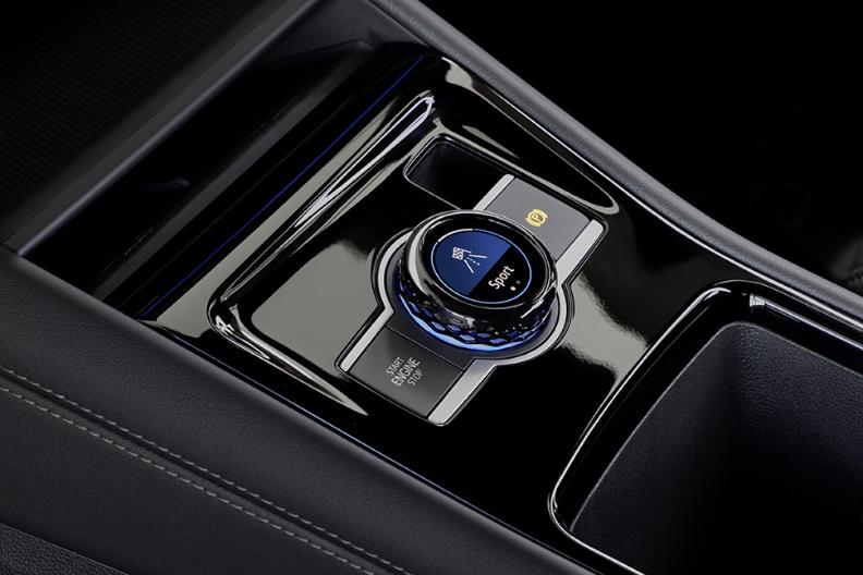 DB2024AU01601_large copia.jpg